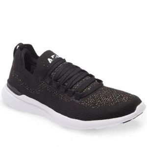 TechLoom Breeze Knit Running Shoe
BLACK / GOLD / SILVER